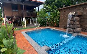 Inap Nekmi Kuala Terengganu With Pool